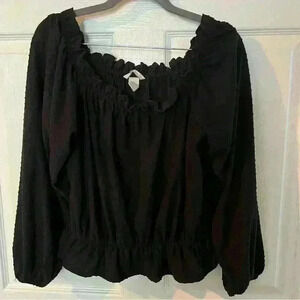 H&M on or off the Shoulder Blouse in Black with lovely detail to the fabric